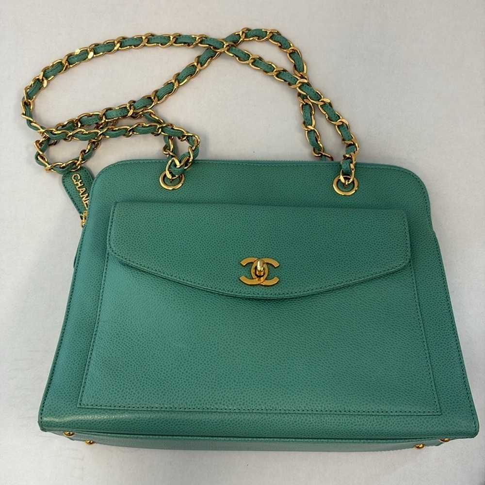 Chanel Vintage Emerald Green Gold Chain Shoulder Bag with CC Logo - Picture 5 of 10